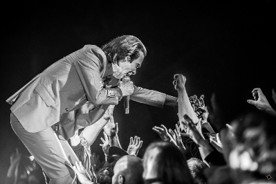 FOTO REPORTAŽAS | Nick Cave &amp; The Bad Seeds hipnozė Vilniaus Kalnų parke